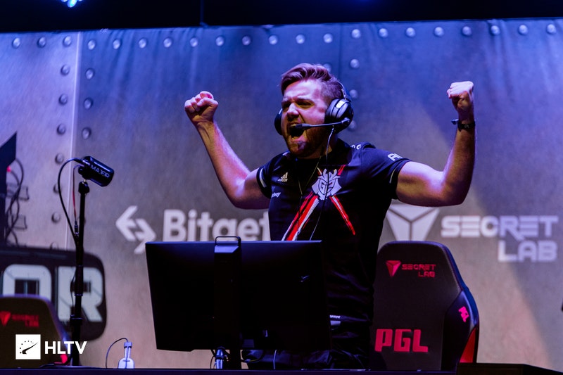 解析“职业选手的孤独感”：在概率的海洋中独自面对波动与风险。（职业选手的孤独感解读：在概率之海独自直面波动与风险）